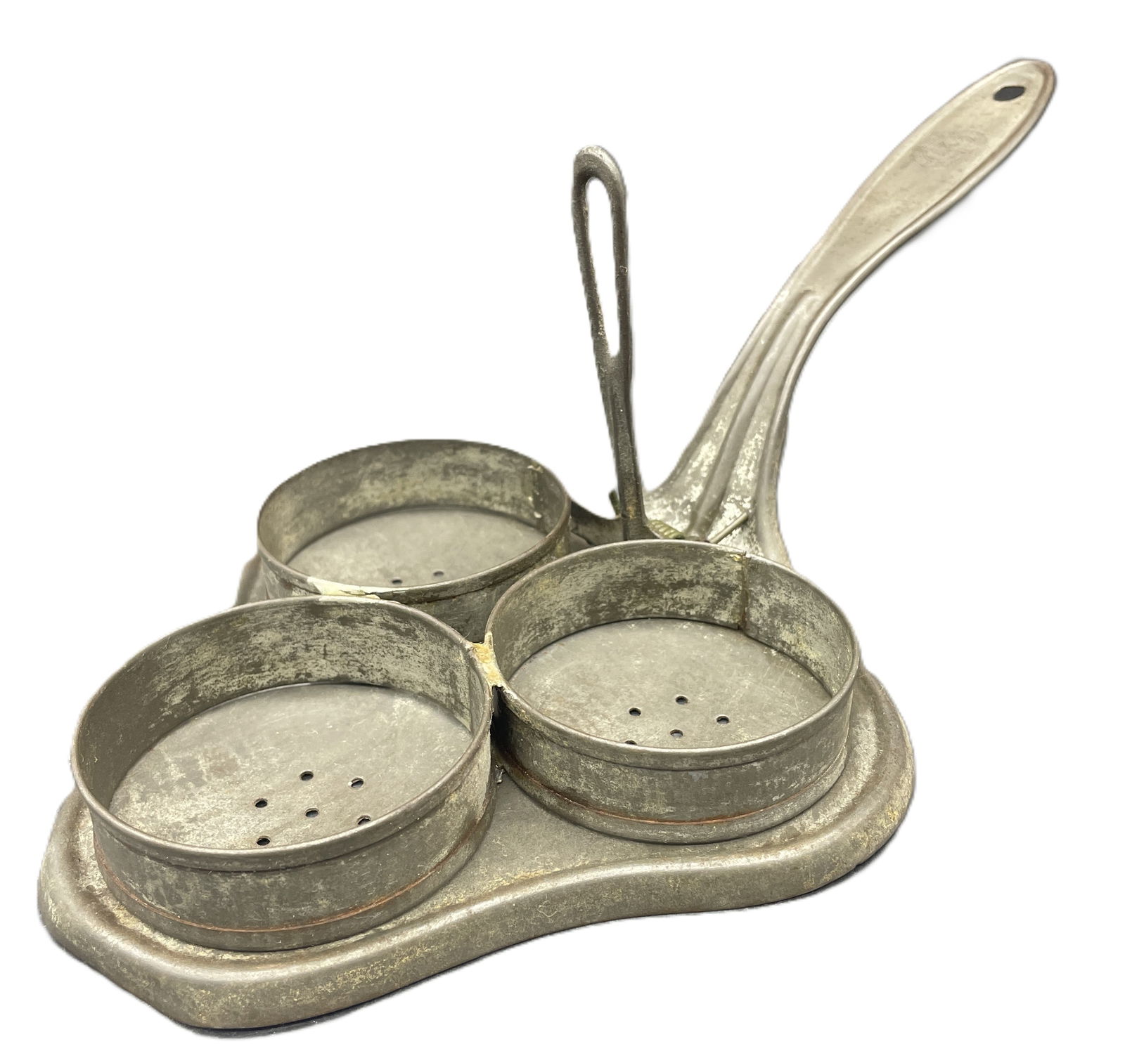 ANTIQUE COUNTRY KITCHEN SILVERS BROOKLYN TIN HINGED THREE-EGG POACHER COOKER: Date/Period: unknown Dimension: approx 4 x 12 x 6 Material: tin Additional Information: Antique Country Kitchen Silvers Brooklyn TRADEMARK Tin Hinged Three-Egg Poacher Shipping: Domestic: Flat-rate of