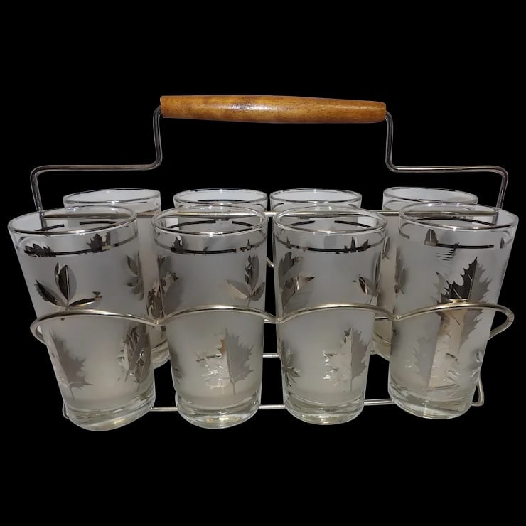 Libbey Mid-Century Silver Leaf Set of 8 Highball Glasses & Chrome Carrier With Wood Handle: This Mid-Century Libbey Silver Leaf Highball Glasses set of 8 with Chrome Carrier and Wooden Handle is in excellent condition. The carrier folds flat when not in use. Vintage from the 1950s. Measureme