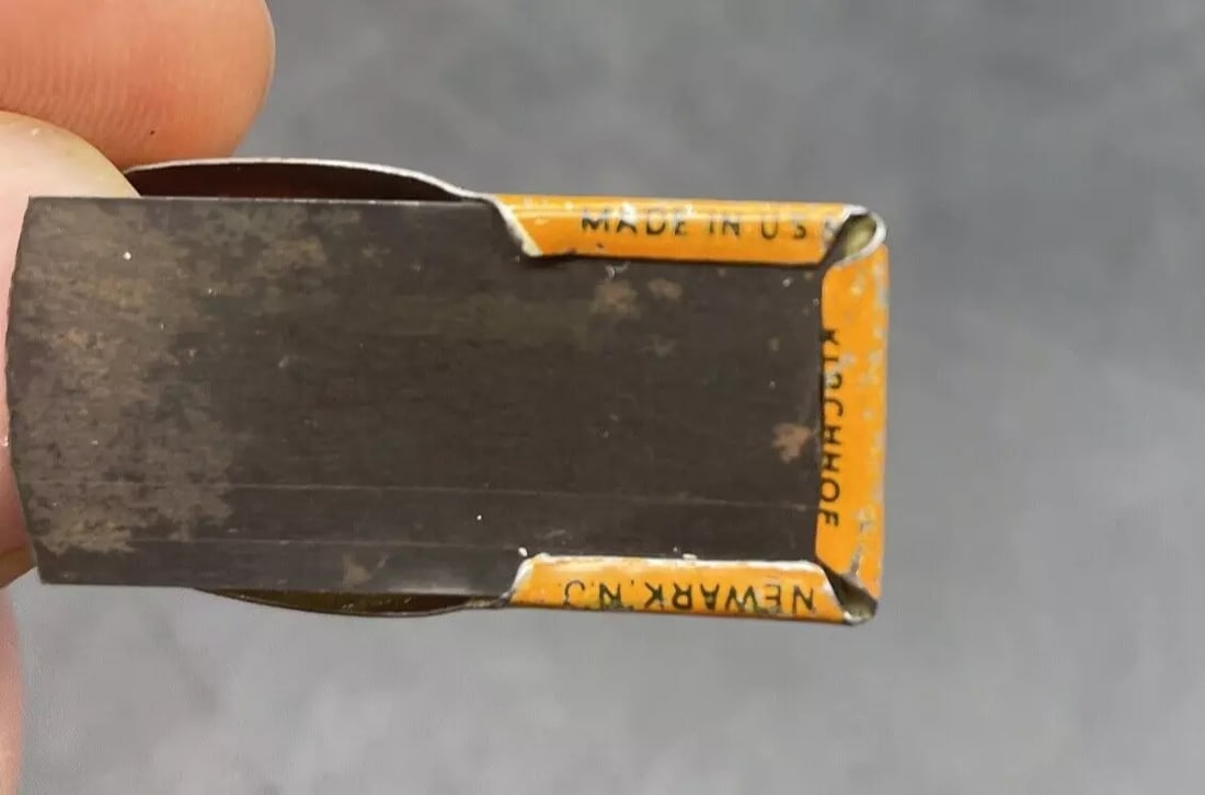 VINTAGE TIN LITHO CLICKER CLACKER NOISEMAKER MAMA GET REAL KILL Bug Killer - 7