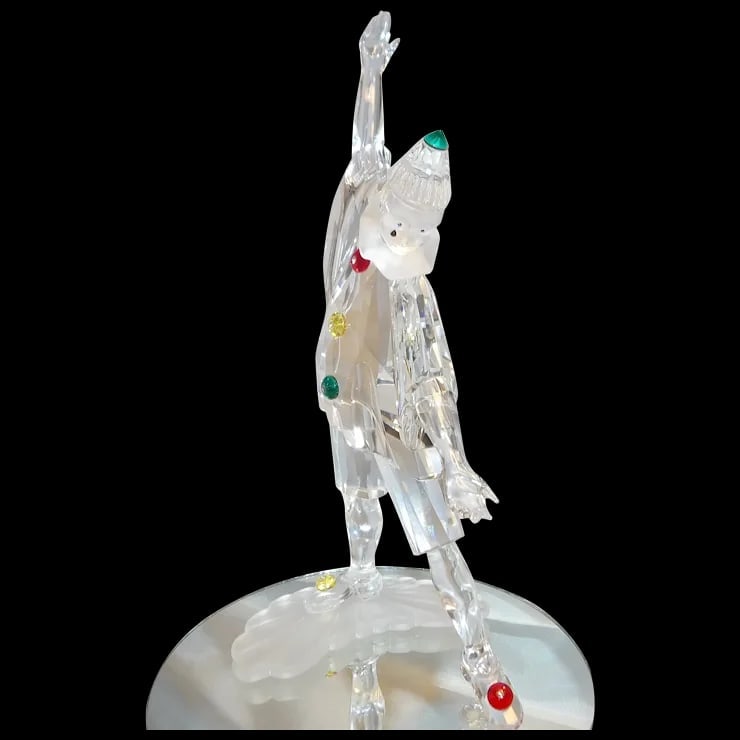 Swarovski Crystal 1999 Annual SCS Masquerade Pierrot Clown In Box: This Swarovski Crystal 1999 Annual SCS Masquerade Pierrot Clown In comes with original box but no base- will come with mirror. It also come with certificate of authenticity. It is in excellent conditi
