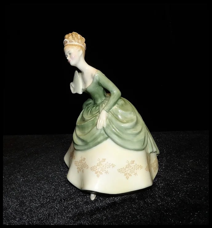 Royal Doulton Soirée HN 2312 Fine Bone China Figurine - 3