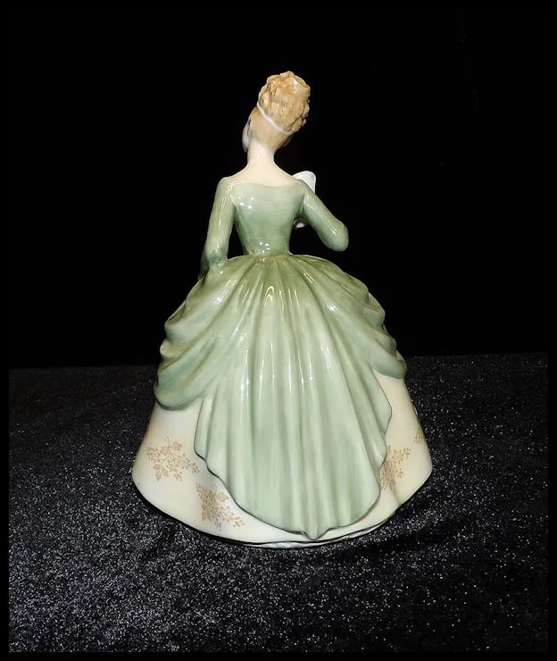 Royal Doulton Soirée HN 2312 Fine Bone China Figurine - 4