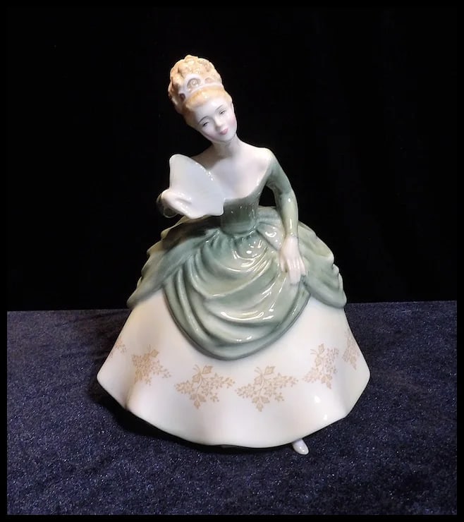 Royal Doulton Soirée HN 2312 Fine Bone China Figurine - 9