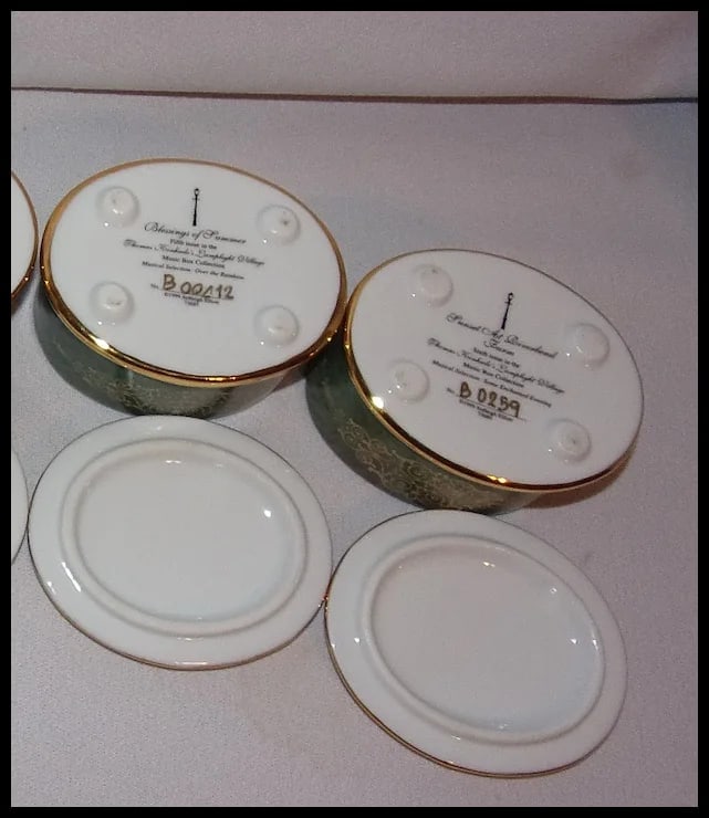 Vintage Thomas Kinkade Lamplight Village Music Box Collection - 11