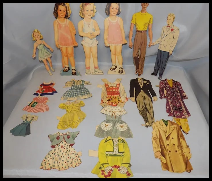 Vintage 1940s SALLY & SUE Paper Dolls with clothes - 3