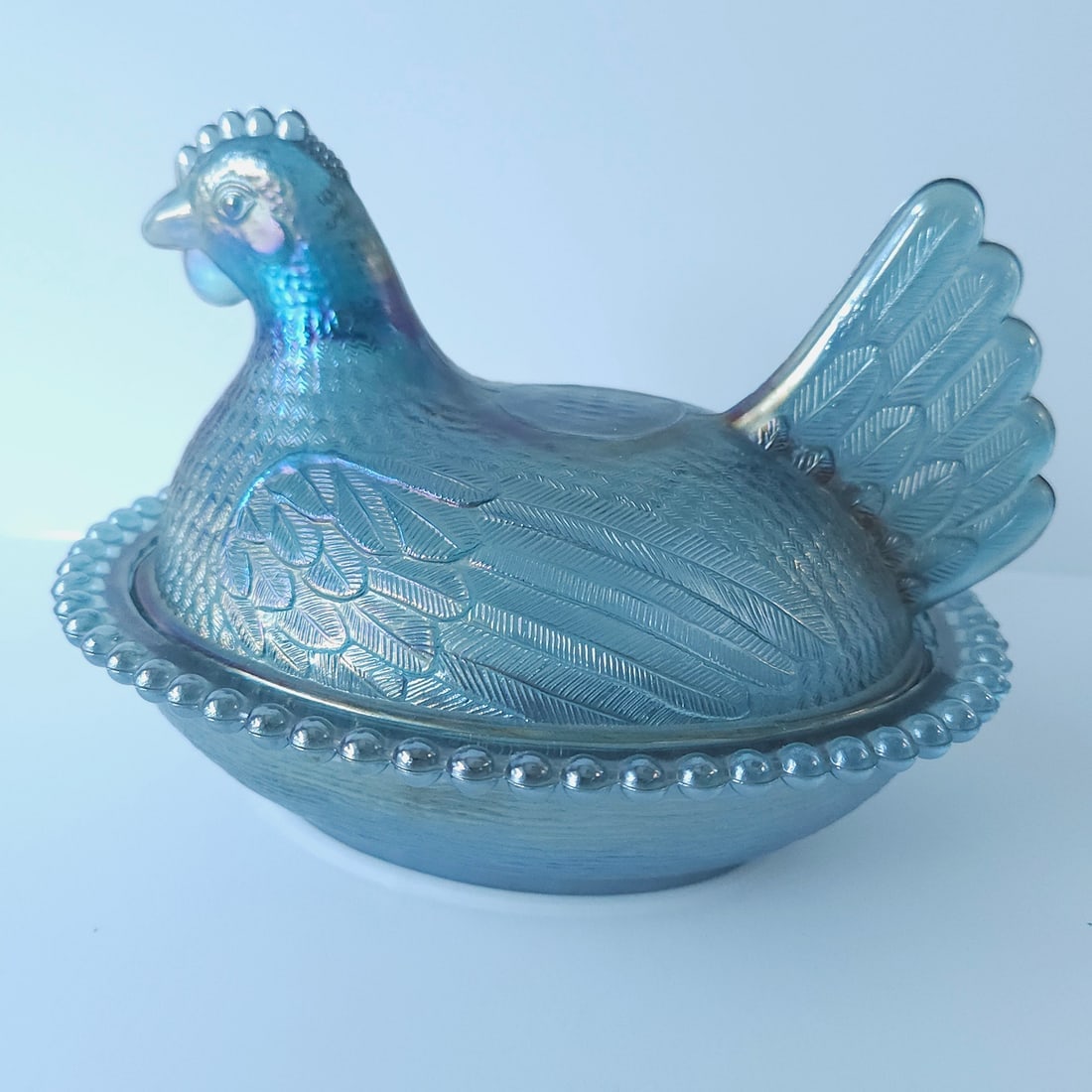 Rare Iridescent Indiana Carnival Glass Vintage Blue Hen on Nest: Title: Rare Iridescent Indiana Carnival Glass Vintage Blue Hen on Nest Description: Rare Iridescent Indiana Carnival Glass Vintage Blue Hen on Nest Indiana Glass Company Made in the USA circa 1972-73