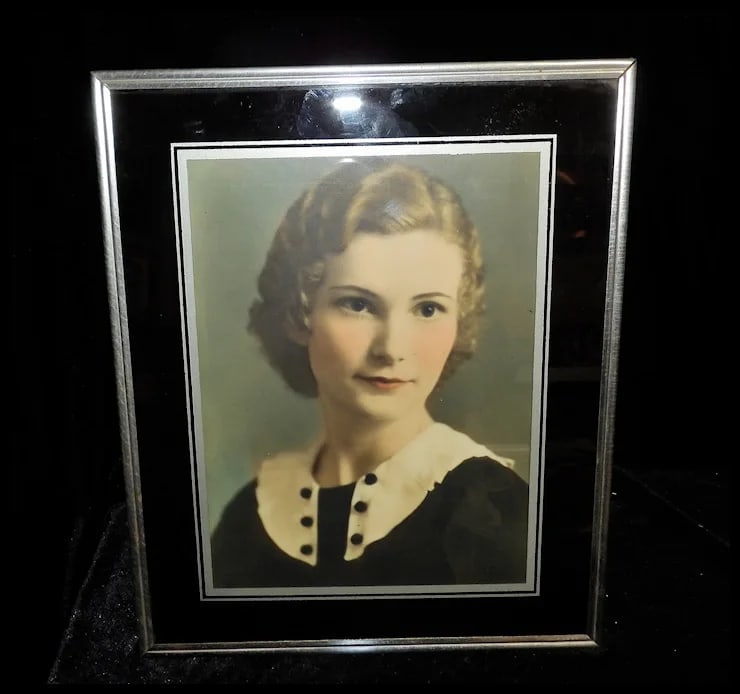 Reverse Painted Art Deco Picture Frame with Period Picture - 2