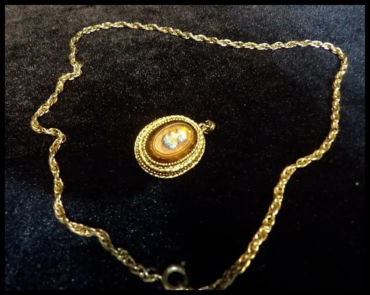 Victorian Carnival Glass Blouse Clip with Chain for Necklace - 7