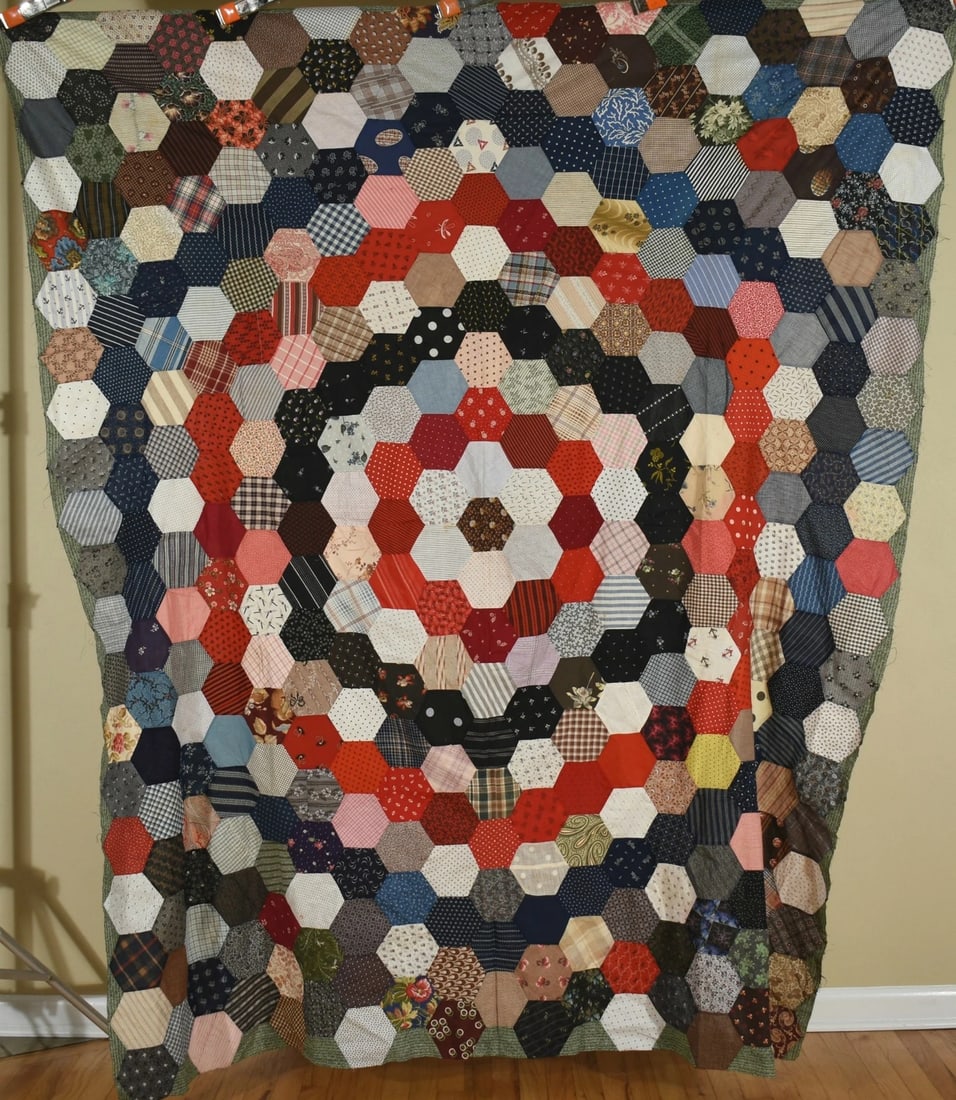 1880's Medallion "Charm" Quilt Top: MAGNIFICENT Vintage 1880's Hexagon Medallion "Charm" Quilt Top MAGNIFICENT Vintage 1880's Hexagon Medallion "Charm" Quilt Top This VIBRANT cotton 1870's/1880's medallion/hexagon/honeycomb quilt top is