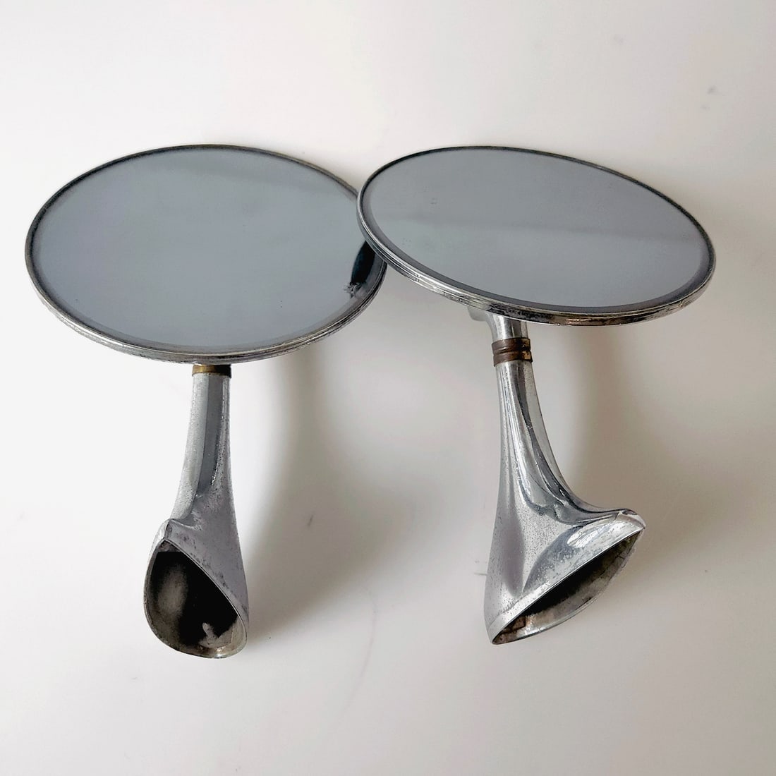 Vintage Auto Parts Chrome Side Mirrors Pair for 1953-62 Chevrolet (Corvette): Title: Vintage Auto Parts Chrome Side Mirrors Pair for 1953-62 Chevrolet (Corvette) Description: I believe these are for the 1953-62 Chevrolet (Corvette) Chrome is a bit pitted and dull otherwise thes