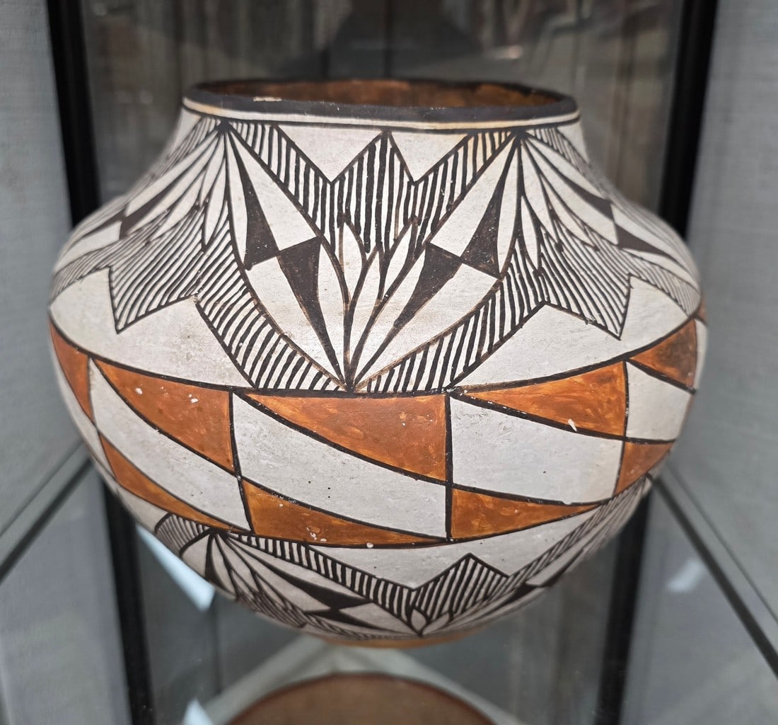 Acoma Pueblo olla