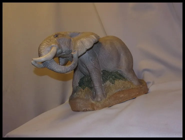 1987 United Design corp. Nobel OK. Large African Elephant Statue with Babies - 4
