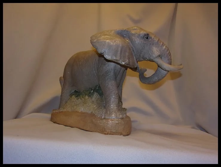 1987 United Design corp. Nobel OK. Large African Elephant Statue with Babies - 5