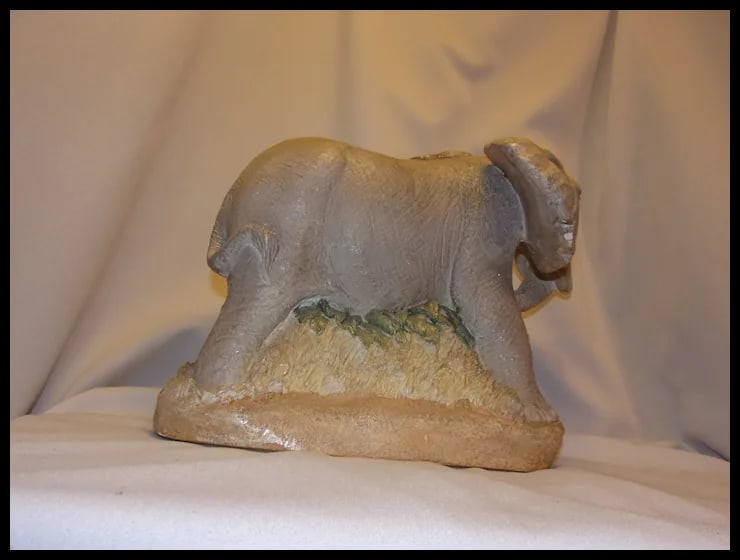 1987 United Design corp. Nobel OK. Large African Elephant Statue with Babies - 6