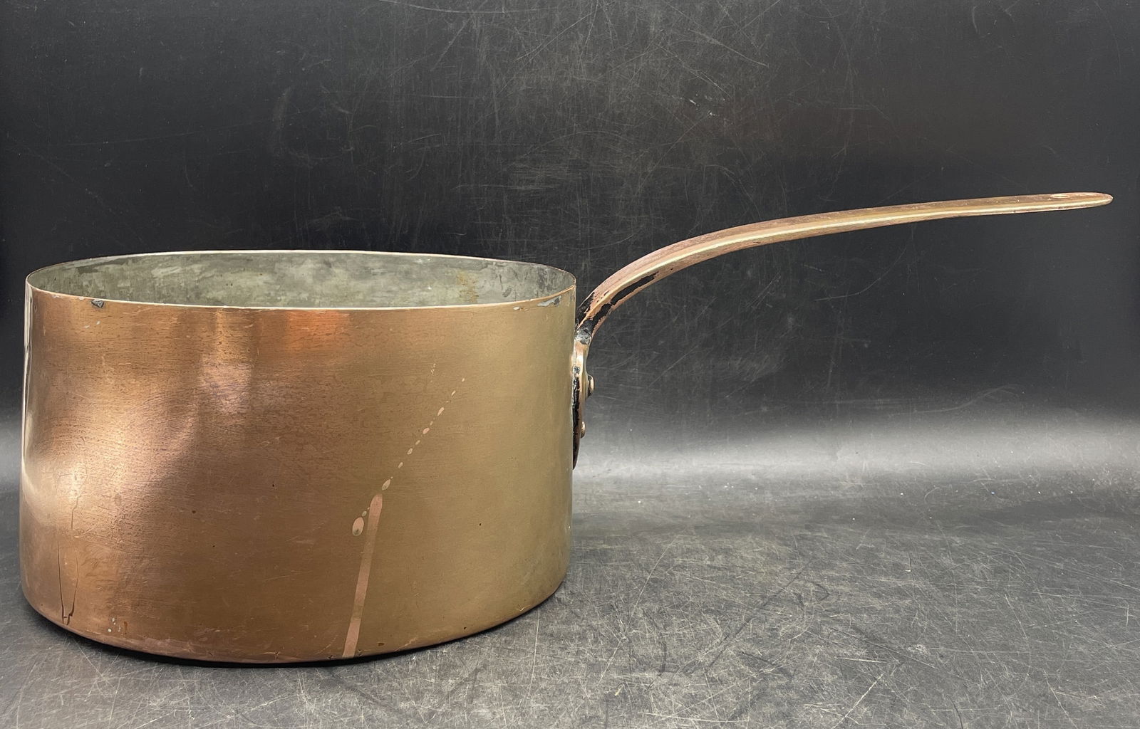 Large hand forged copper pot. Handle marked 55. Capacity 3.75 quarts. - 3