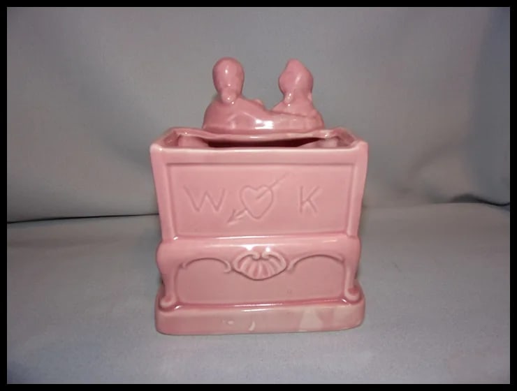 Vintage 1950s Victorian Couple Pink Pottery Planter - 4