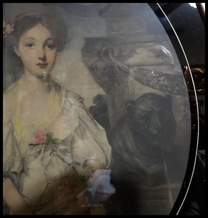 Antique Large Oval Gesso Frame with Reverse Painted Black Oval and English Print - 4