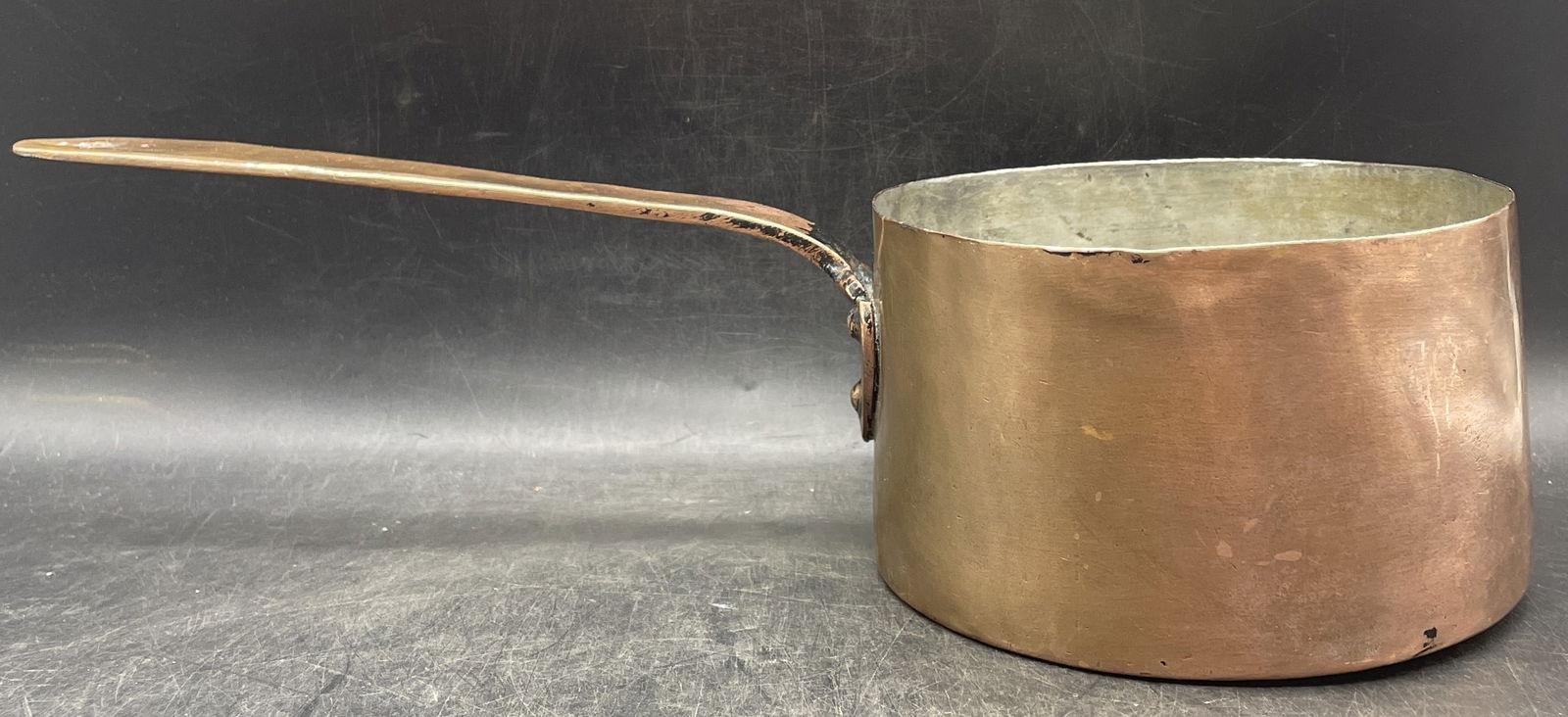 Large hand forged copper pot. Marked 55. Capacity 2quarts. - 3