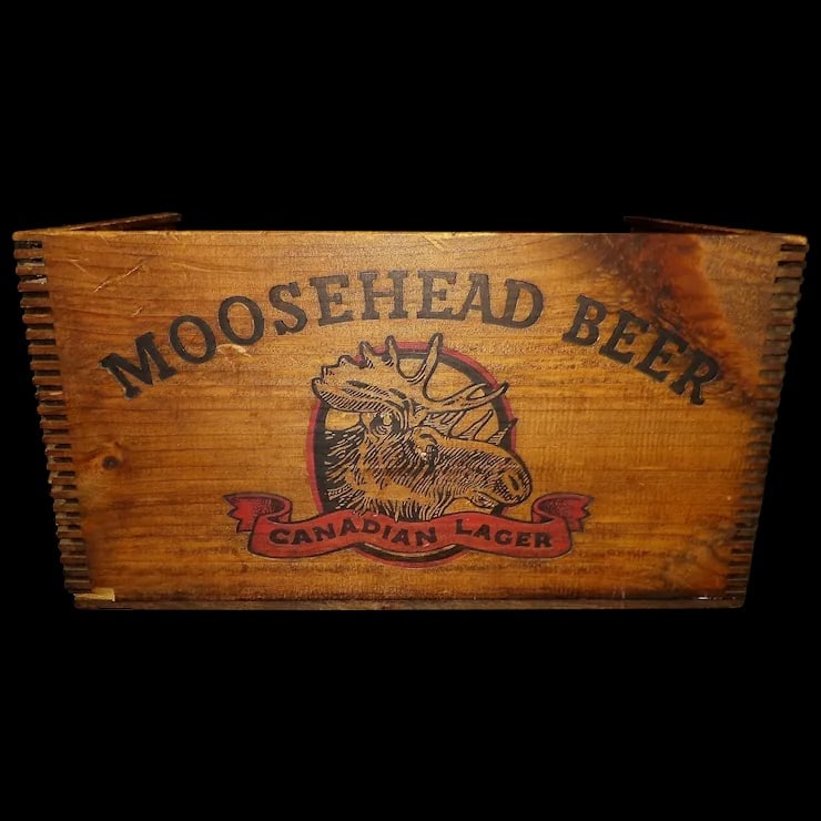 Vintage Moosehead Canadian Lager Beer Crate Dovetail Wood Box: This Vintage Moosehead Canadian Lager Beer Crate Dovetail Wood Box measures 17 ¾” x 12” x 9 ¾”. It is in excellent condition and graphics are in great condition. It does ha