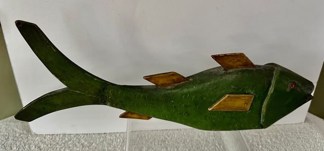13?? Carved Wooden Green Painted Fish (1 of 10)