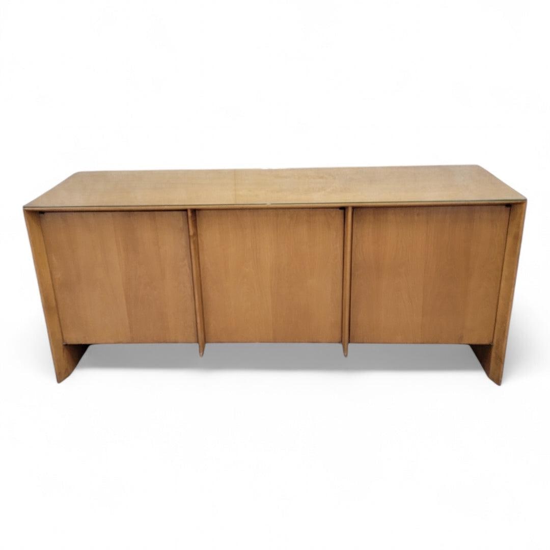 Mid Century Modern T.H. Robsjohn-Gibbings for Widdicomb Credenza Cabinet: Mid Century Modern T.H. Robsjohn-Gibbings for Widdicomb Credenza Cabinet Classic MCM minimal, clean lined aesthetic credenza cabinet. Three doors conceal 6 drawers and on the right side it has an open