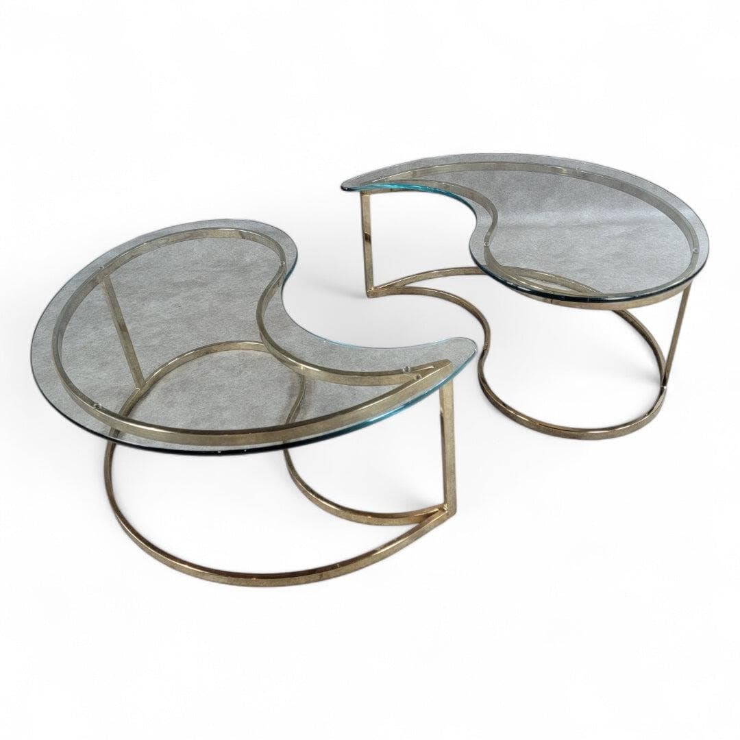 Milo Baughman Style Brass Tear Drop Coffee/Side Tables: Mid century Modern Milo Baughman Style Brass Finish Flat Bar Base Tear Drop Ying/Yang Glass Top Coffee/Side Tables for DIA This coffee/side table embodies the essence of MCM design, featuring a brass