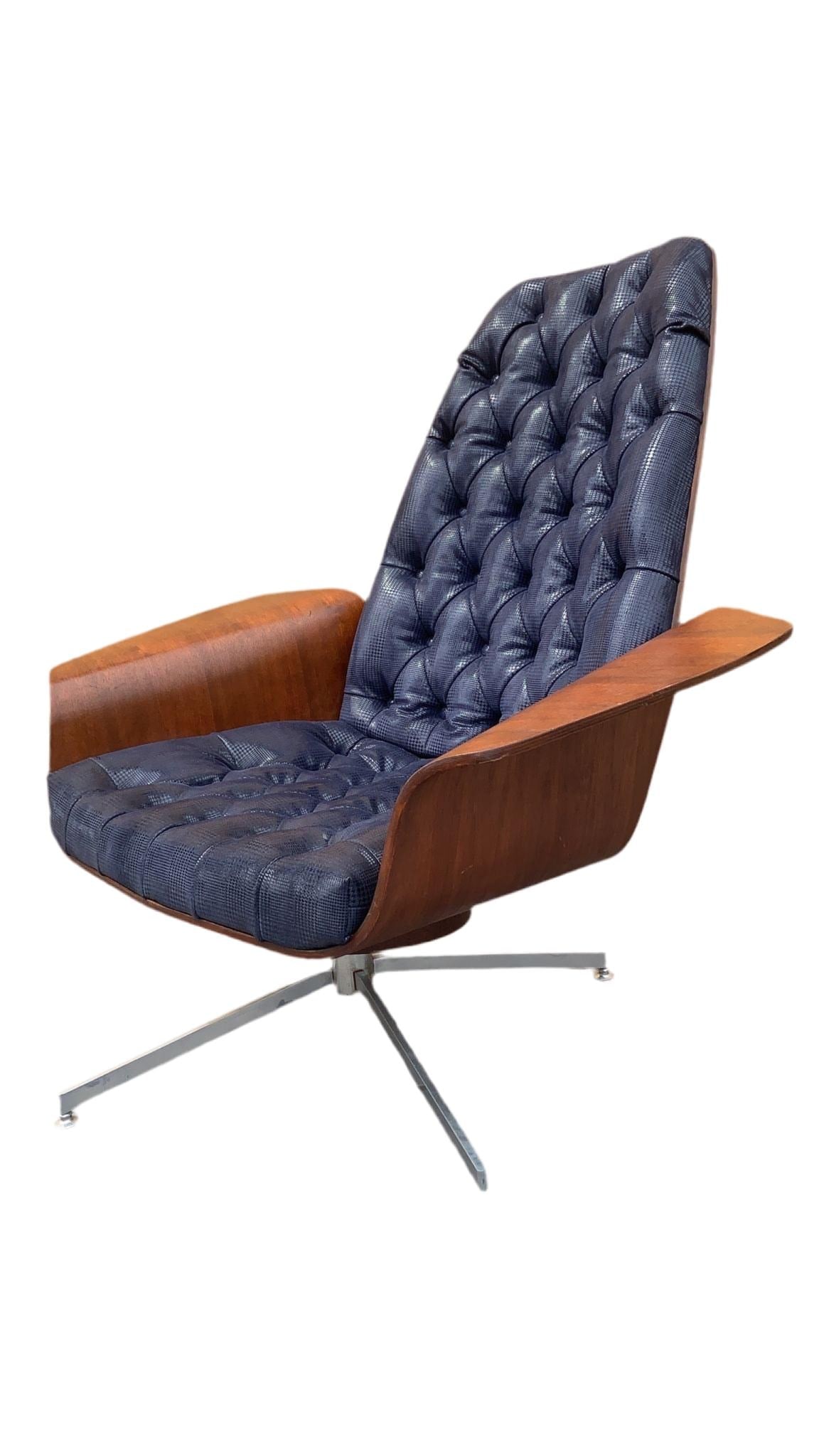 Mid Century Modern George Mulhauser Mr. Chair Lounge Newly Reupholstered in Leather: Mid Century Modern George Mulhauser for Plycraft "Mr. Chair" Lounge Chair Newly Reupholstered in Burberry Print Blue Leather We upholstered this iconic MCM George Mulhauser "Mr. Chair" in a tufted hig