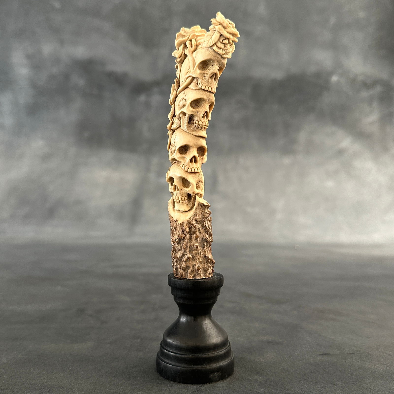 Stunning carved piece of deer antler - Stack of skulls with roses (1 of 10)