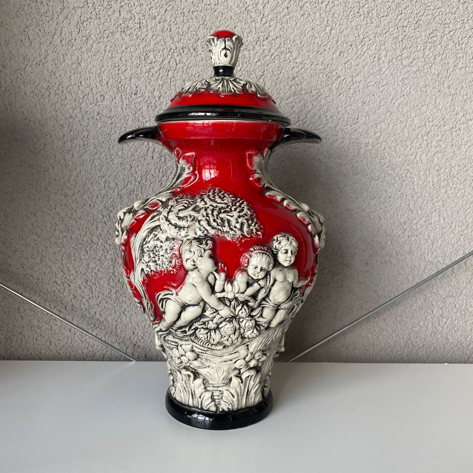 Handmade and handpainted ceramic jar pot with lid: Title: Handmade and handpainted ceramic jar pot with lid Maker:Unknown Origin: Unknown Date/Period:Unknown Materials:Ceramic Size:Height: 37 cm Description:Shipping: safely packed, DHL EXPRESS (courie