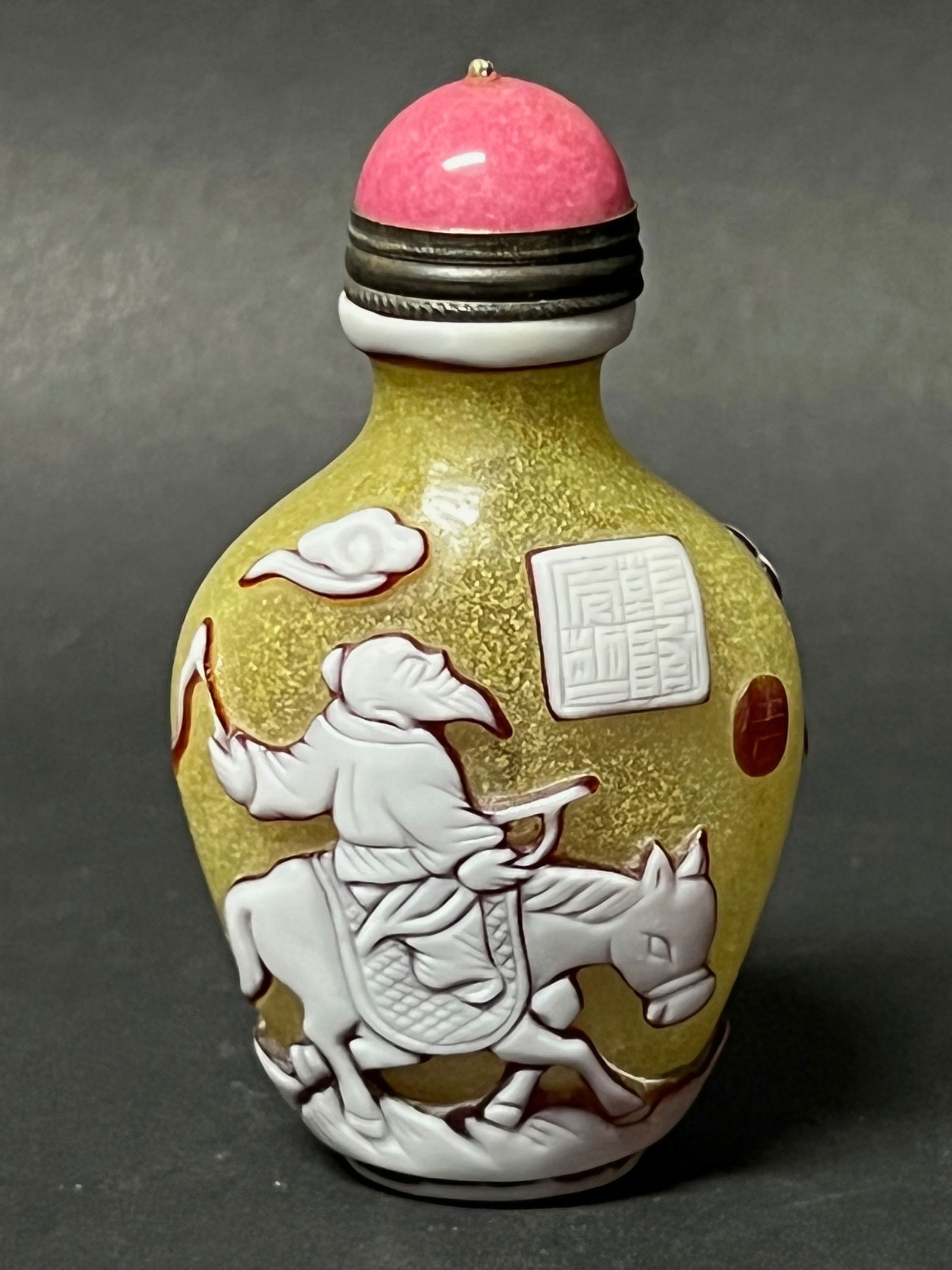 Late 20th Century Chinese Art Overlay Peking Glass Snuff Bottle: Title: Late 20th Century Chinese Art Overlay Peking Glass Snuff Bottle Date/Period: Late 20th Century Description: Chinese Art Overlay Peking Glass Snuff Bottle Materials: Peking Glass Size: 3" h x 2"