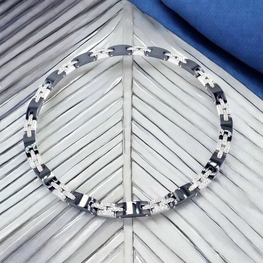 Authentic! Cartier Maillon Panthere 18K White Gold Diamond Ceramic Link Necklace: Authentic! Cartier Maillon Panthere 18K White Gold Diamond Ceramic Link Necklace About This Piece: About Cartier: The company has a long and distinguished history of serving royalty, as well as stars