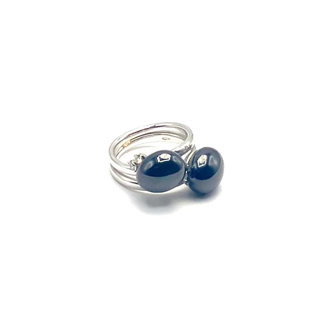 Authentic! Pomellato Capri 18k White Gold Diamond Twin Black Ceramic Ring: Authentic! Pomellato Capri 18k White Gold Diamond Twin Black Ceramic Ring About This Piece: Experience a blend of classic elegance and modern chic with this Authentic Pomellato Capri 18k White Gold Di