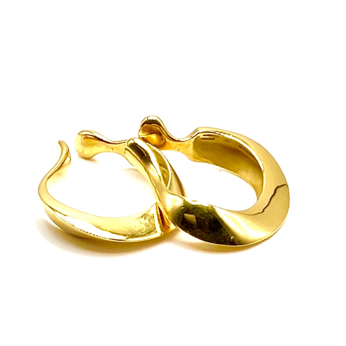 Authentic Vintage Tiffany & Co 18k Yellow Gold Peretti Lily Lobe Hoop Earrings: Authentic Vintage Tiffany & Co 18k Yellow Gold Peretti Lily Lobe Hoop Earrings About This Piece: The Authentic Vintage Tiffany & Co 18k Yellow Gold Peretti Lily Lobe Hoop Earrings are exquisite and ti