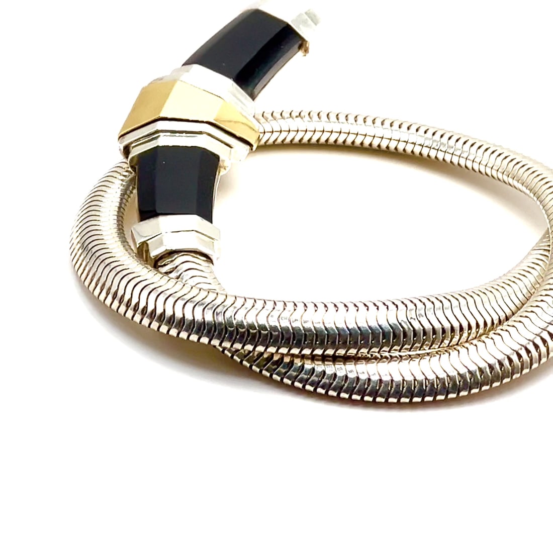 Authentic! Vintage Cartier 18k Yellow Gold + Silver Art Deco Onyx Necklace: Authentic! Vintage Cartier 18k Yellow Gold + Silver Art Deco Onyx Necklace About This Piece: This necklace is an authentic vintage piece from Cartier, crafted during the style of the Art Deco period.