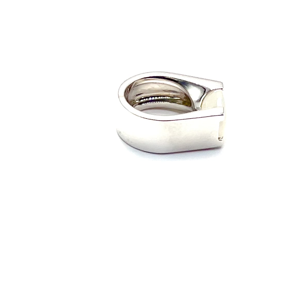 Authentic! Cartier 18k White Gold Moonstone Large Ring Size 50 US 5 1/4: Authentic! Cartier 18k White Gold Moonstone Large Ring Size 50 US 5 1/4 About This Piece: About Cartier: The company has a long and distinguished history of serving royalty, as well as stars and celeb