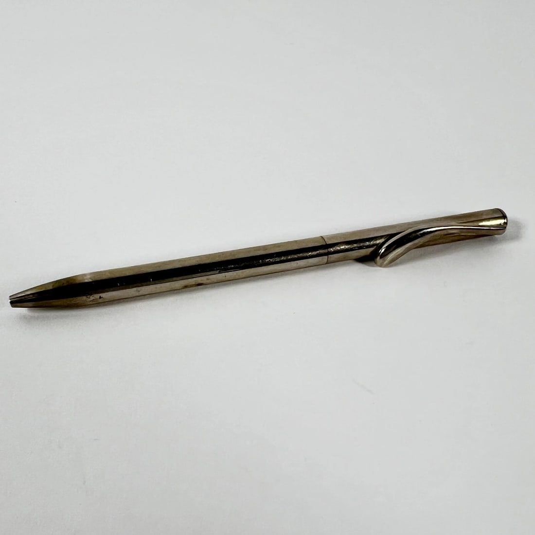 Tiffany & Co. Sterling Silver Golf Putter Ballpoint Pen – Elsa Peretti: Tiffany & Co. Sterling Silver Golf Putter Ballpoint Pen – Elsa Peretti Reserve: $132.00 Shipping: Domestic: Flat-rate of $35.00 to anywhere within the contiguous U.S. International: Foreign ship