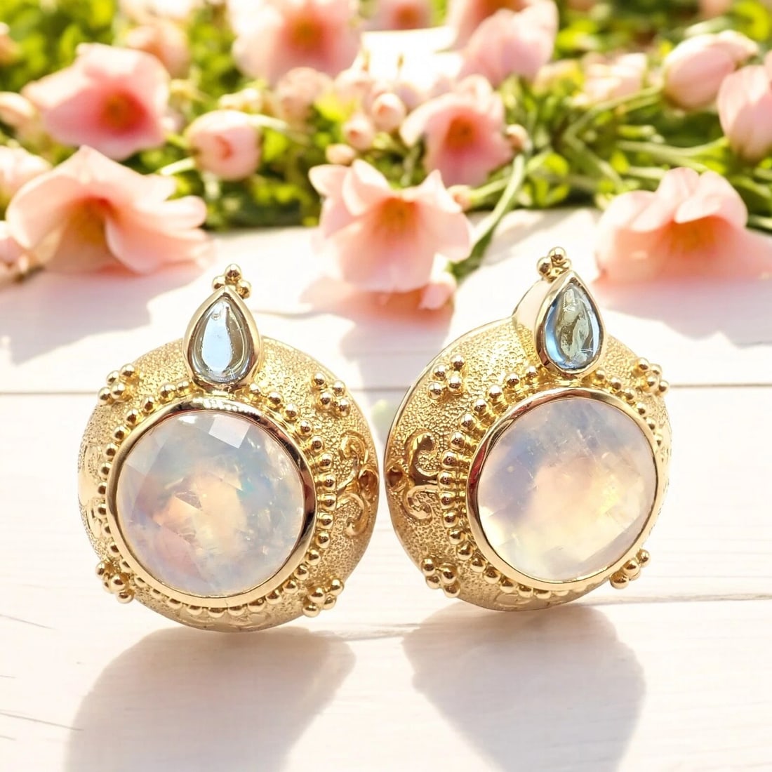 Rare! Vintage Paula Crevoshay 18k Gold Aquamarine Moonstone Round Earrings OOAK: Rare! Vintage Paula Crevoshay 18k Gold Aquamarine Moonstone Round Earrings OOAK Rare! Vintage Paula Crevoshay 18k Gold Aquamarine Moonstone Round Earrings OOAK Product Description About This Piece: Th