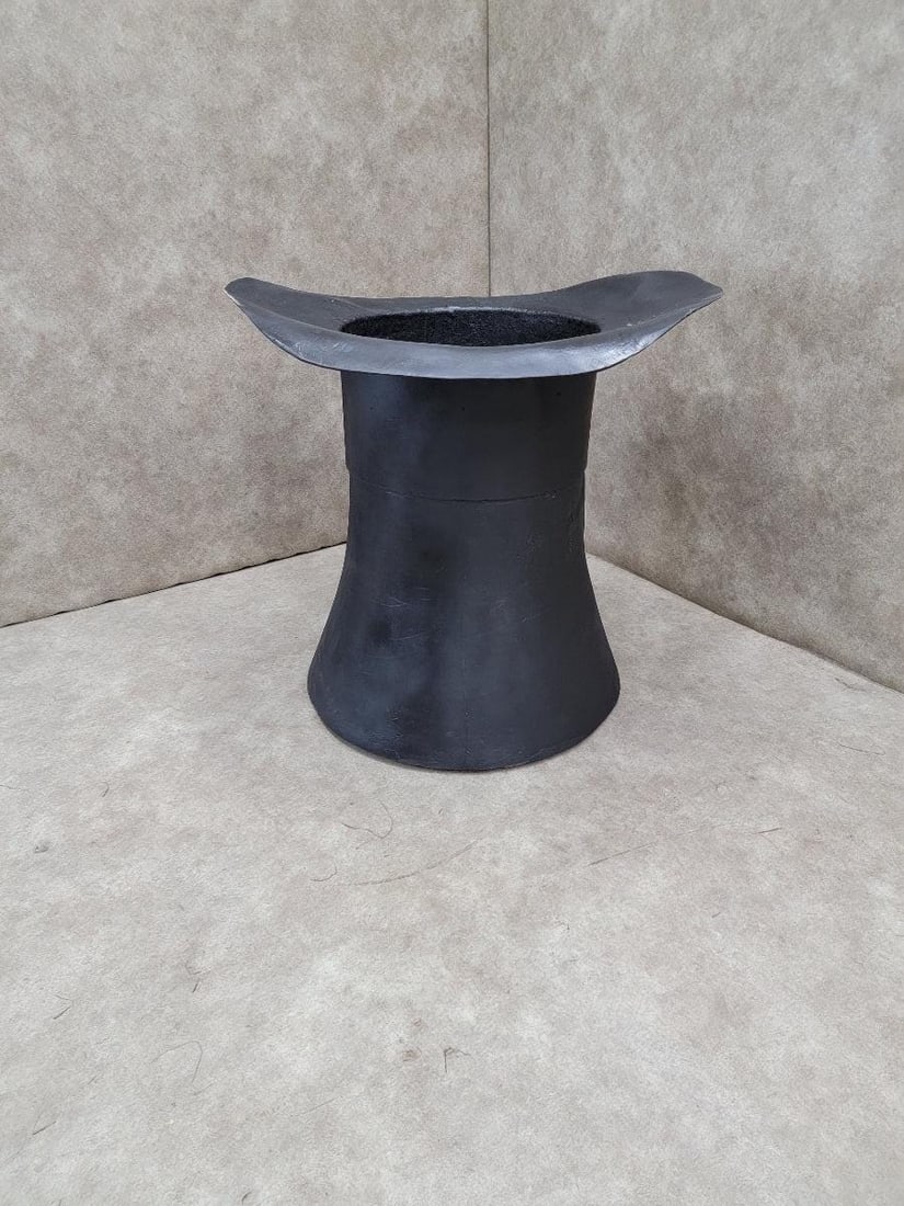 Vintage Oversized Fiber-Glass Resin Crafted Black Magician Top-Hat Prop/Holiday Decor Piece: Title: Vintage Oversized Fiber-Glass Resin Crafted Black Magician Top-Hat Prop/Holiday Decor Piece Description: Materials: fiberglass Vintage Oversized Fiber-Glass Resin Crafted Black Magician Top-Hat