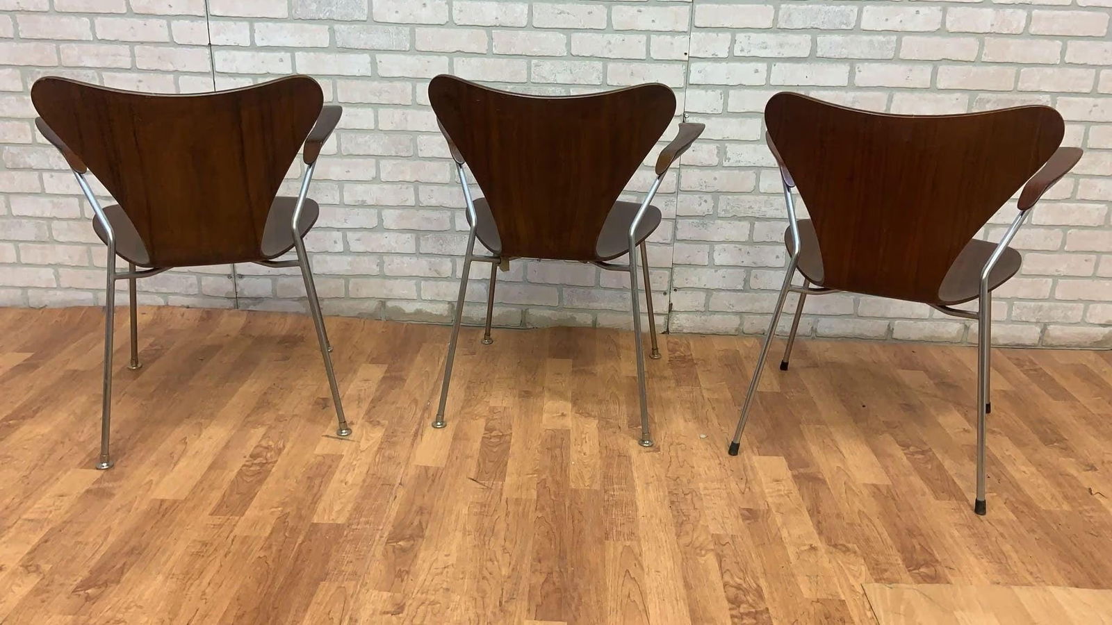 Mid Century Modern Series 7 Butterfly Teak Chairs by Arne Jacobsen - Set of 3 - 2