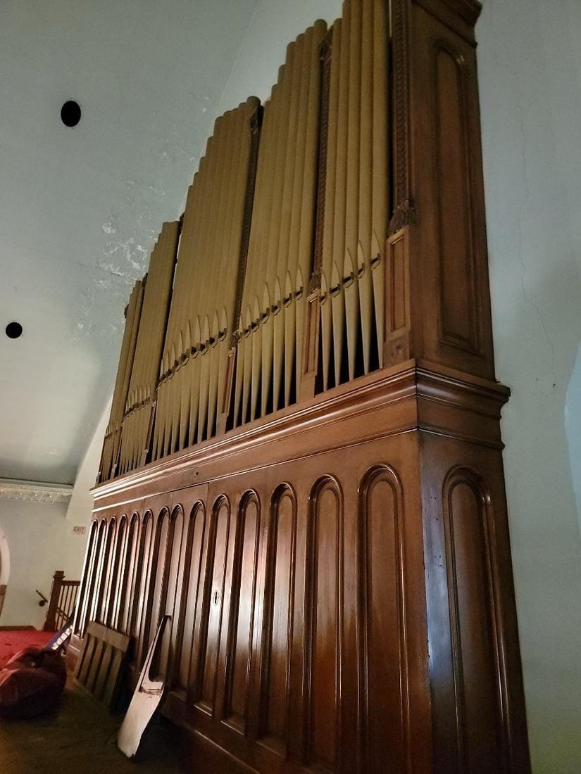 Antique Neo Gothic Pipe Church Organ in Oak Casement - 3