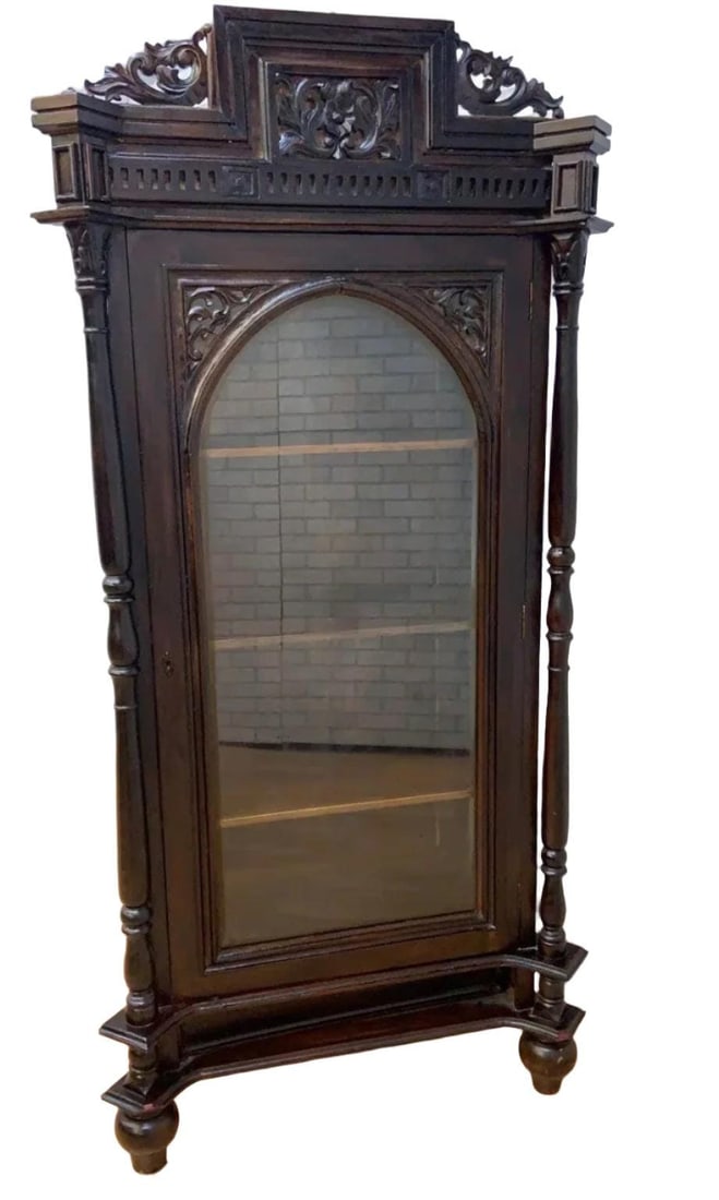 Antique French Carved Oak Glass Front Vitrine Display Cabinet: Title: Antique French Carved Oak Glass Front Vitrine Display Cabinet Description: Antique French Carved Oak Glass Front Vitrine Display CabinetGorgeous 19th Century French dark oak single glass front