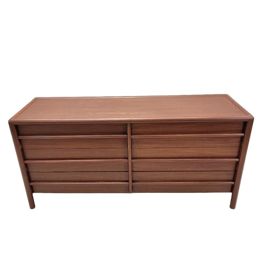 Mid Century Modern Walnut Dresser by T.H. Robsjohn-Gibbings for Widdicomb: Title: Mid Century Modern Walnut Dresser by T.H. Robsjohn-Gibbings for Widdicomb Description: Mid Century Modern Walnut Dresser by T.H. Robsjohn-Gibbings for Widdicomb FurnitureGorgeous Mid Century mo