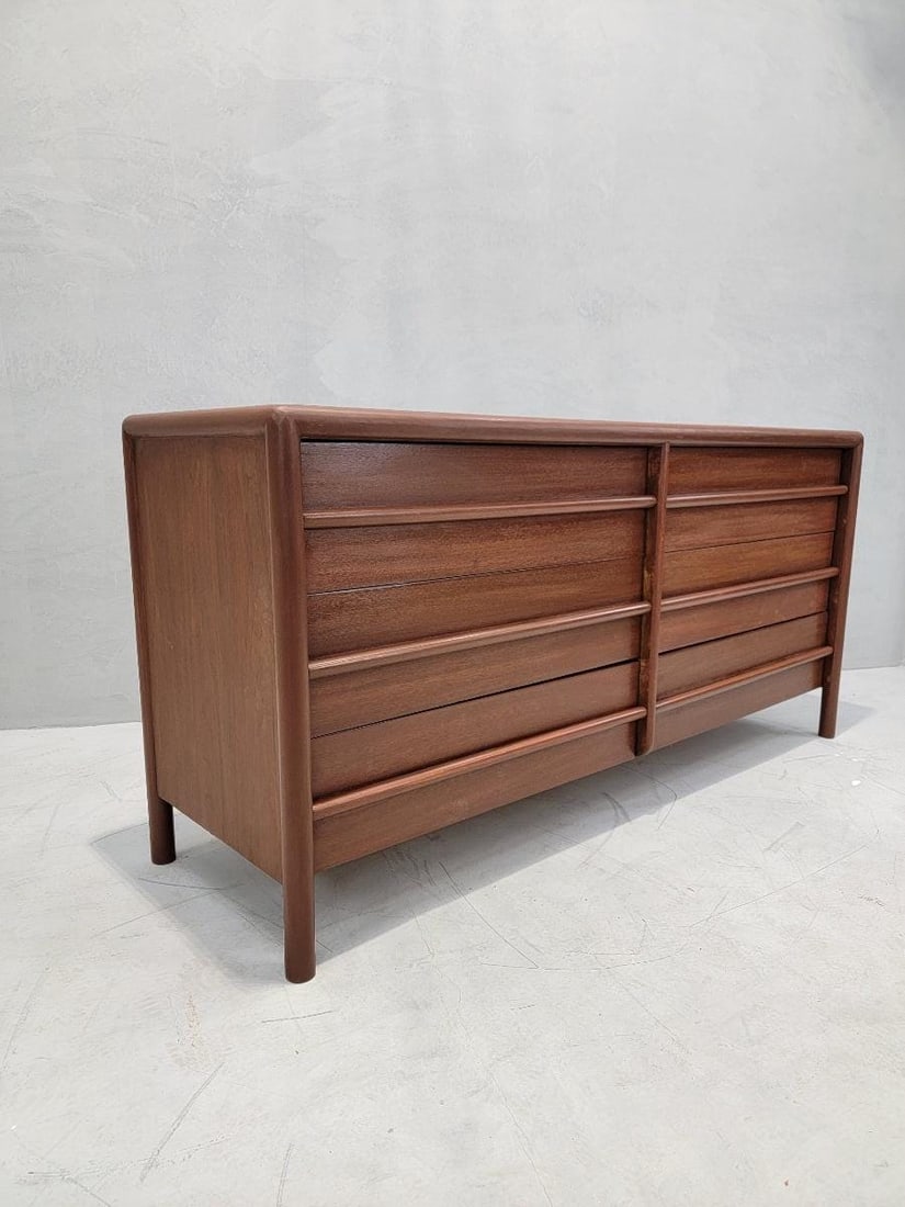 Mid Century Modern Walnut Dresser by T.H. Robsjohn-Gibbings for Widdicomb - 7