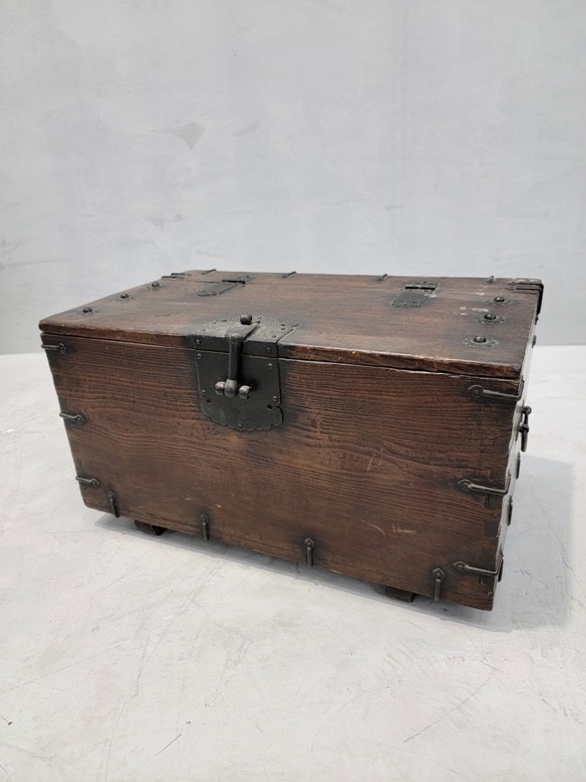 Antique Korean Tansu Bandaji Storage Chest: Title: Antique Korean Tansu Bandaji Storage Chest Description: Materials: Wood, Metal Width: 29 inches Height: 32.5 inches Depth: 30 inches Antique Korean Tansu Bandaji Storage Chest Featuring an anti