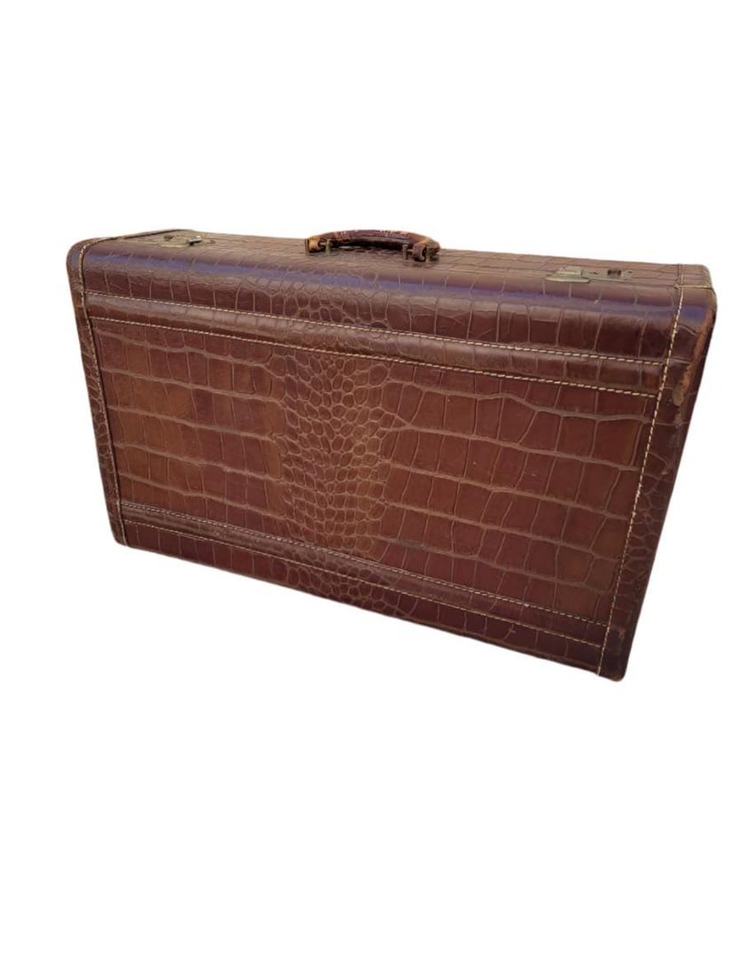 Art Deco Brown Alligator Embossed Leather Suitcase: Title: Art Deco Brown Alligator Embossed Leather Suitcase Description: Art Deco Brown Alligator Embossed Leather Suitcase Vintage art deco brown alligator skin, embossed leather suitcase w/ a lined in