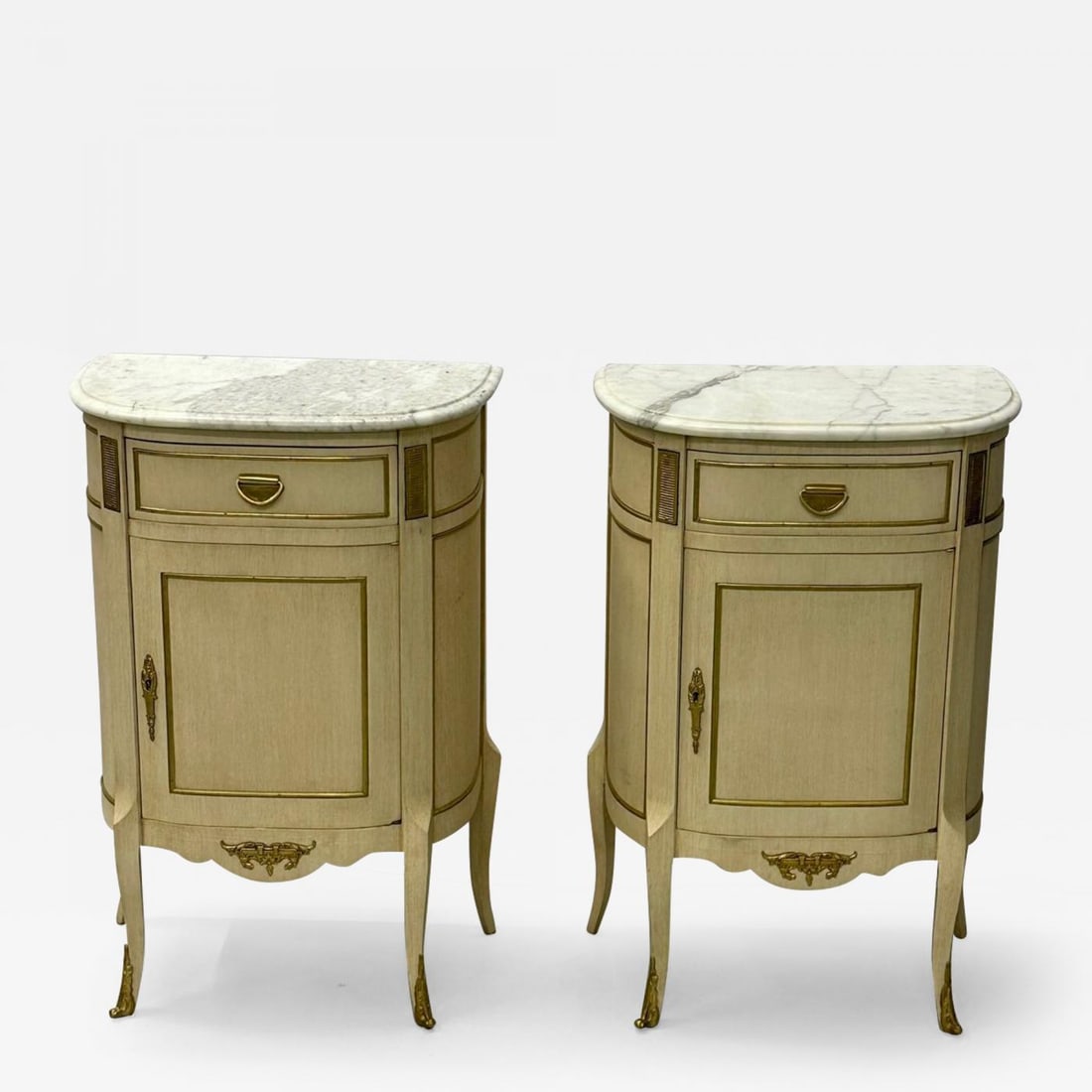 Pair of White Nightstand or End Tables / Side Tables, Marble Top Louis XV Style: Title: Pair of White Nightstand or End Tables / Side Tables, Marble Top Louis XV Style Description: Pair of White Nightstand or End Tables / Side Tables, Marble Top Louis XV Style, Demi Lune A fine de