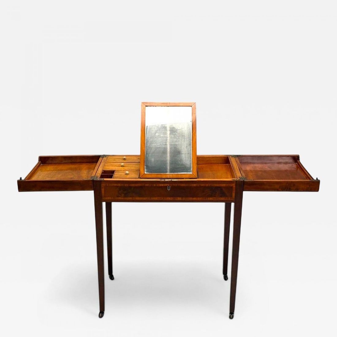 Hepplewhite Dressing Table or Vanity, England, Early 19th C. Mahogany, Refinish: Title: Hepplewhite Dressing Table or Vanity, England, Early 19th C. Mahogany, Refinish Description: George III, Mahogany, Hepplewhite Dressing Table, England, 19th C., Refinished A fine example of a p