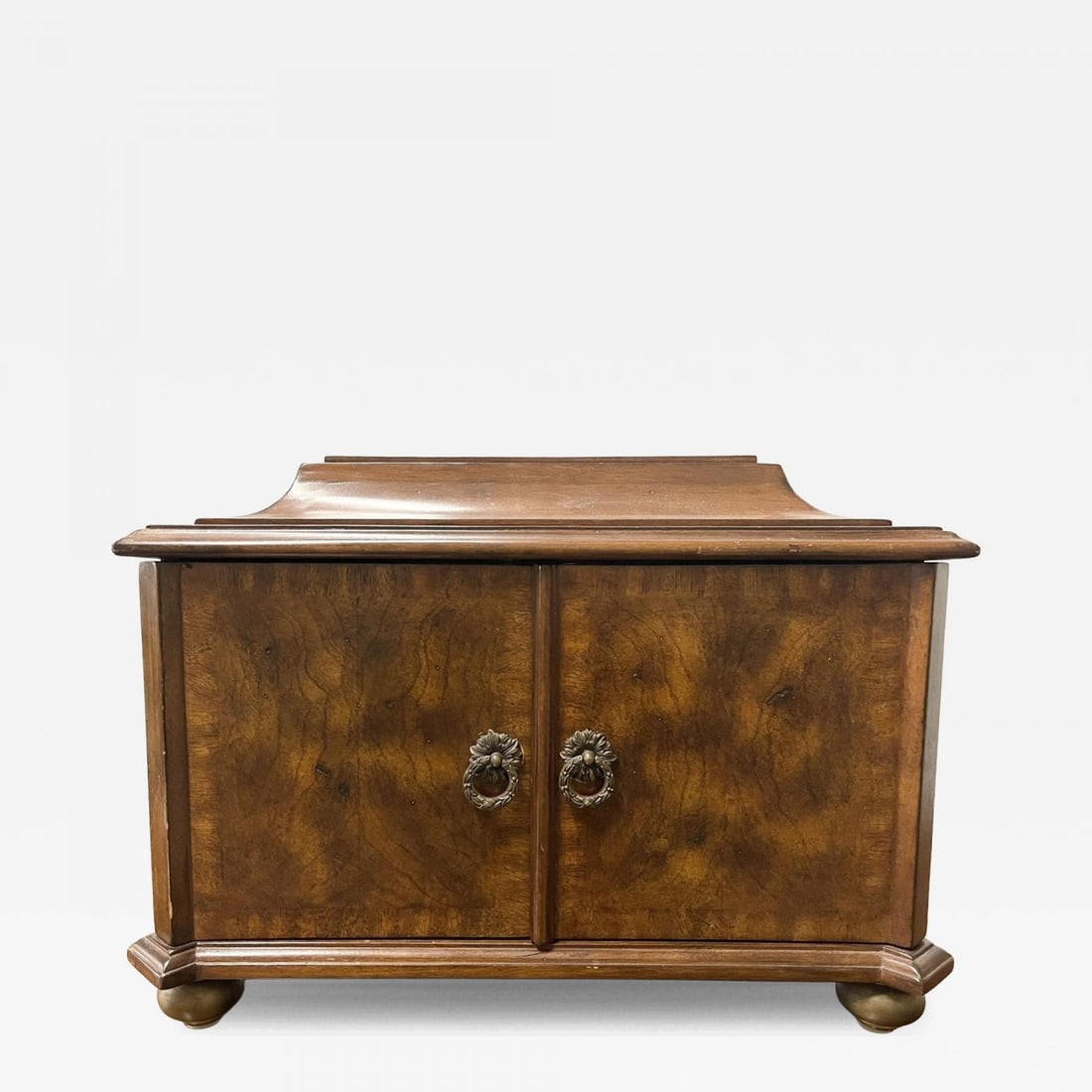 Maitland Smith Jewelry Box, Casket Box, Inlaid, Banded. Keepsake Box.: Title: Maitland Smith Jewelry Box, Casket Box, Inlaid, Banded. Keepsake Box. Description: A Detailed Maitland Smith Jewelry Box of Fine Form having Brass Feet and a fully velour lined interior. The ou