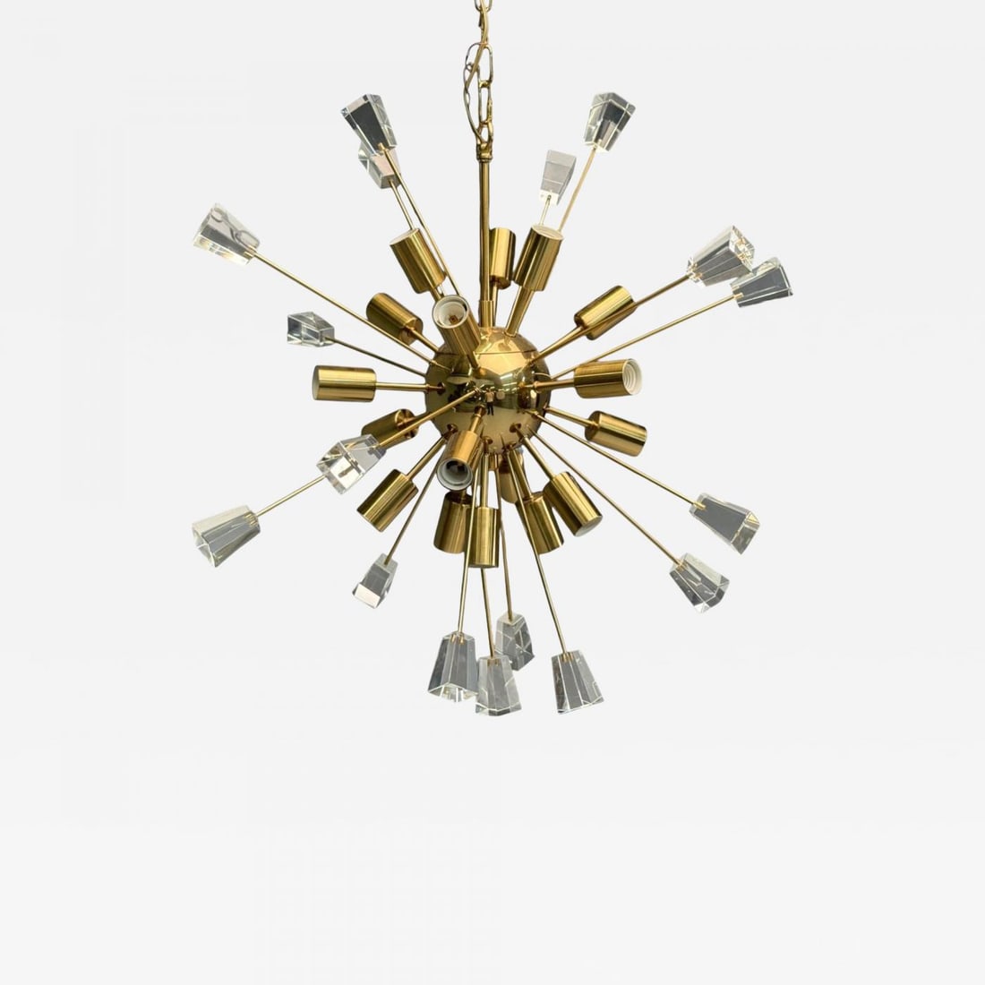 American Modern, Brass, Lucite, Sputnik Chandelier, USA, 1980s: Title: American Modern, Brass, Lucite, Sputnik Chandelier, USA, 1980s Description: American Mid-Century Modern, Brass, Lucite, Eighteen Light Sputnik Chandelier, USA, 1980s An elegant eighteen-light S