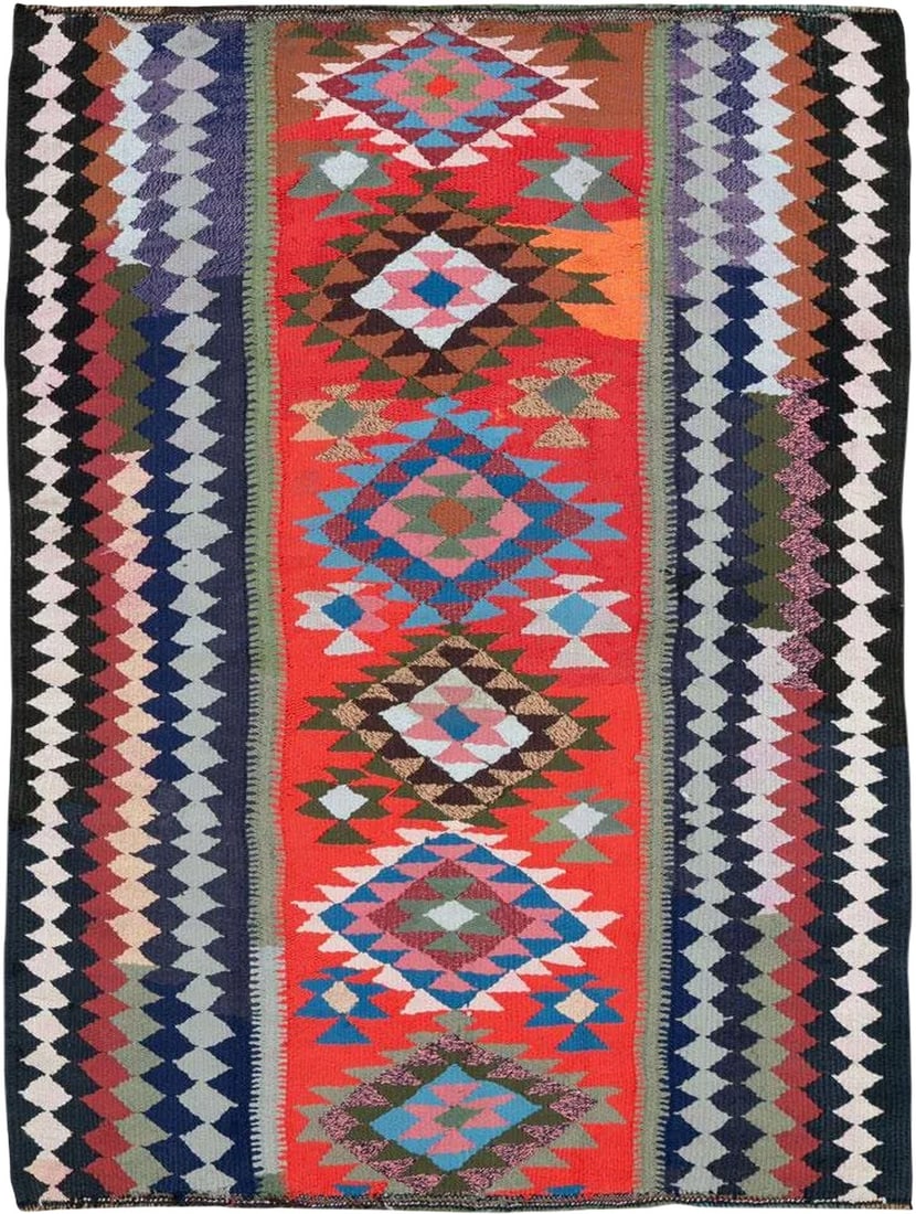 Vintage Persian Flatweave Kilim Rug – Size: 4' 6" X 5' 10" (1 of 4)